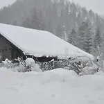 Holzhaus In 度假居 *