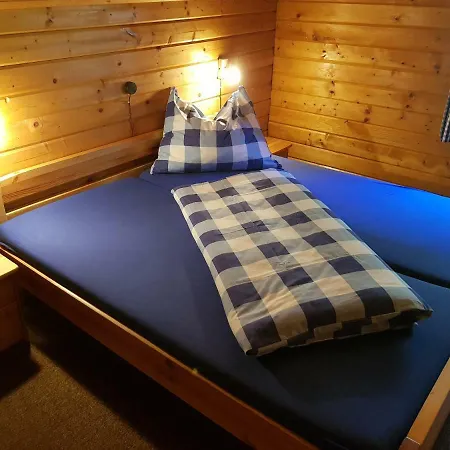 Holzhaus In *