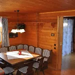 בית נופש Holzhaus In