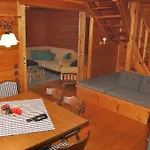 Holzhaus In הינטרסטודר