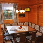 בית נופש Holzhaus In