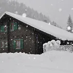 Holzhaus In *