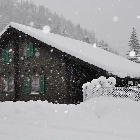 Holzhaus In *