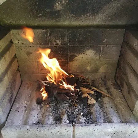 Dom wakacyjny Holzhaus In *